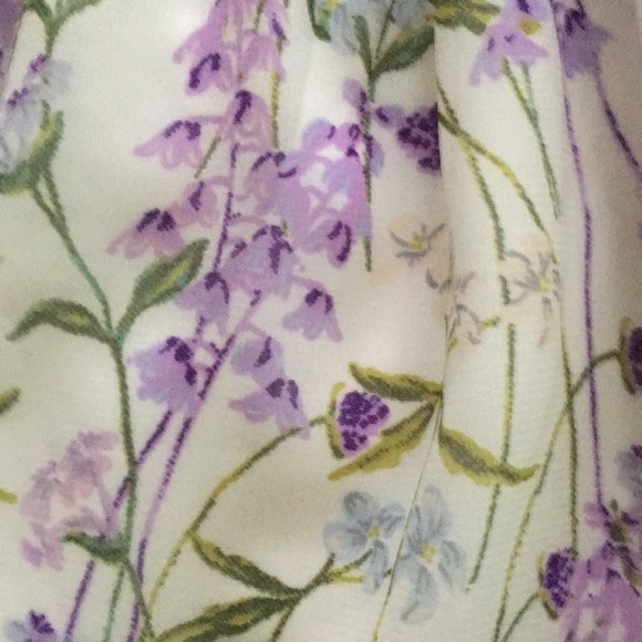 A beautiful lilac-printed summer flow dress. - Picture 2 of 4
